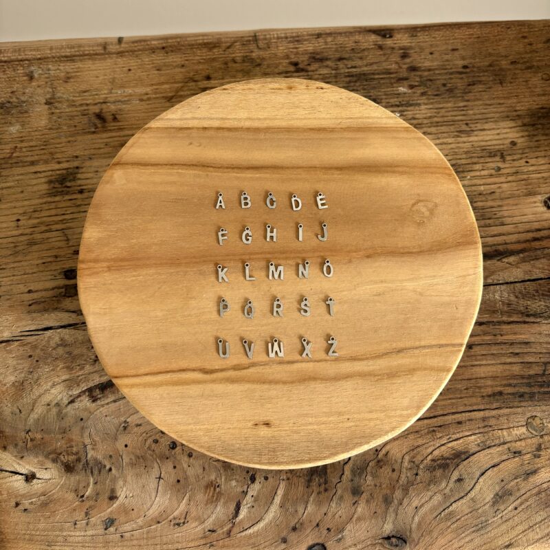 Petites lettres argentées